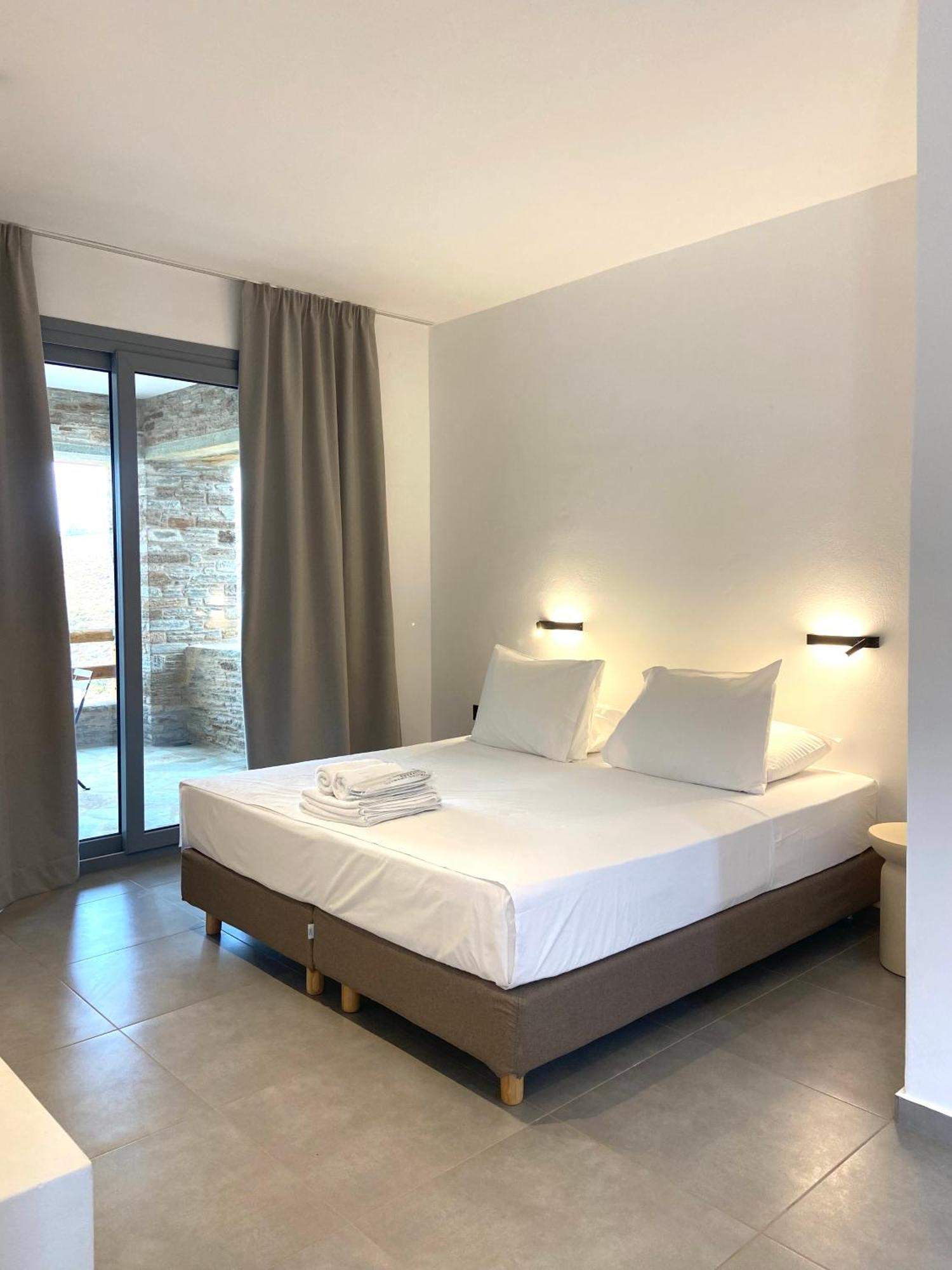 Spanos Apartments Áyios Pétros Eksteriør billede